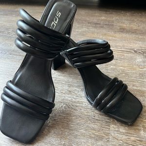 Soda Black Strappy heel SZ 9